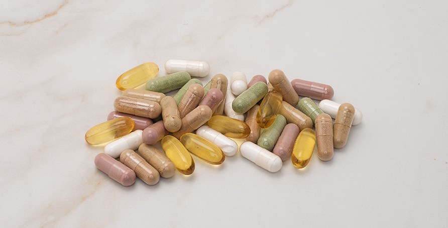 En h�g med kosttillskottskapslar