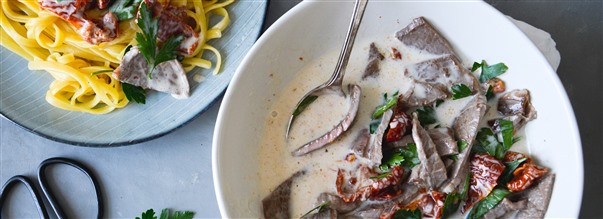 Lvbiffsgryta med soltorkade tomater