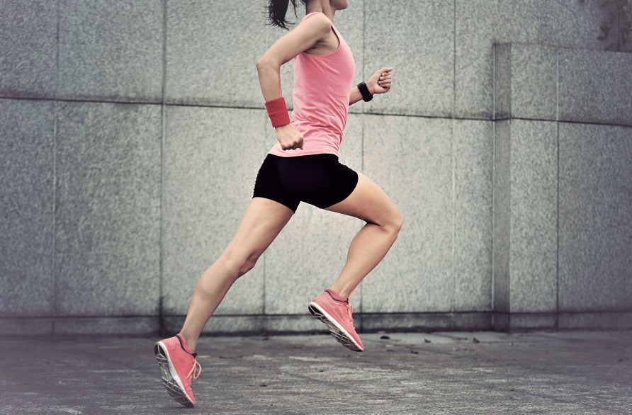 Kvinna som springer