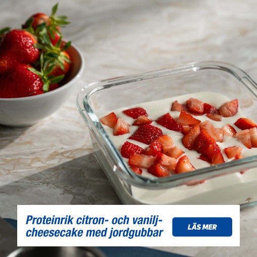 Proteinrik citron- och vaniljcheesecake med jordgubbar